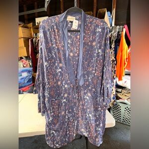 Universal Thread Blue Floral Kimono
